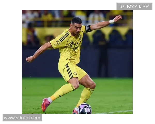 足球明星进球瞬间高清画册展现传奇时刻与精彩瞬间的完美结合